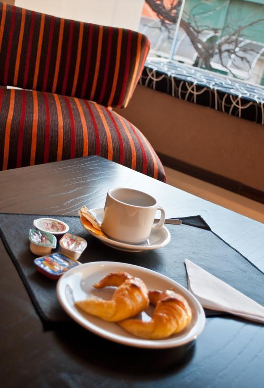 Hotel Aires De Тандил Экстерьер фото